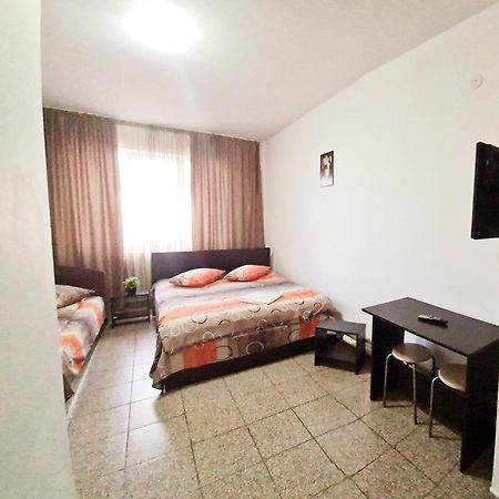 Отель Casa Dobrescu Centura De Nord Крайова Экстерьер фото