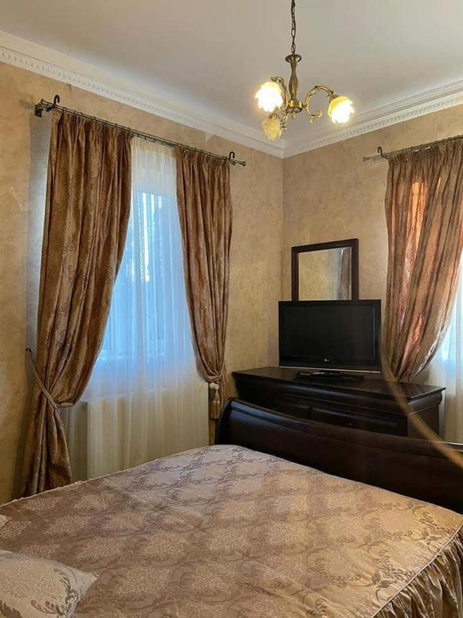 Отель Casa Dobrescu Centura De Nord Крайова Экстерьер фото