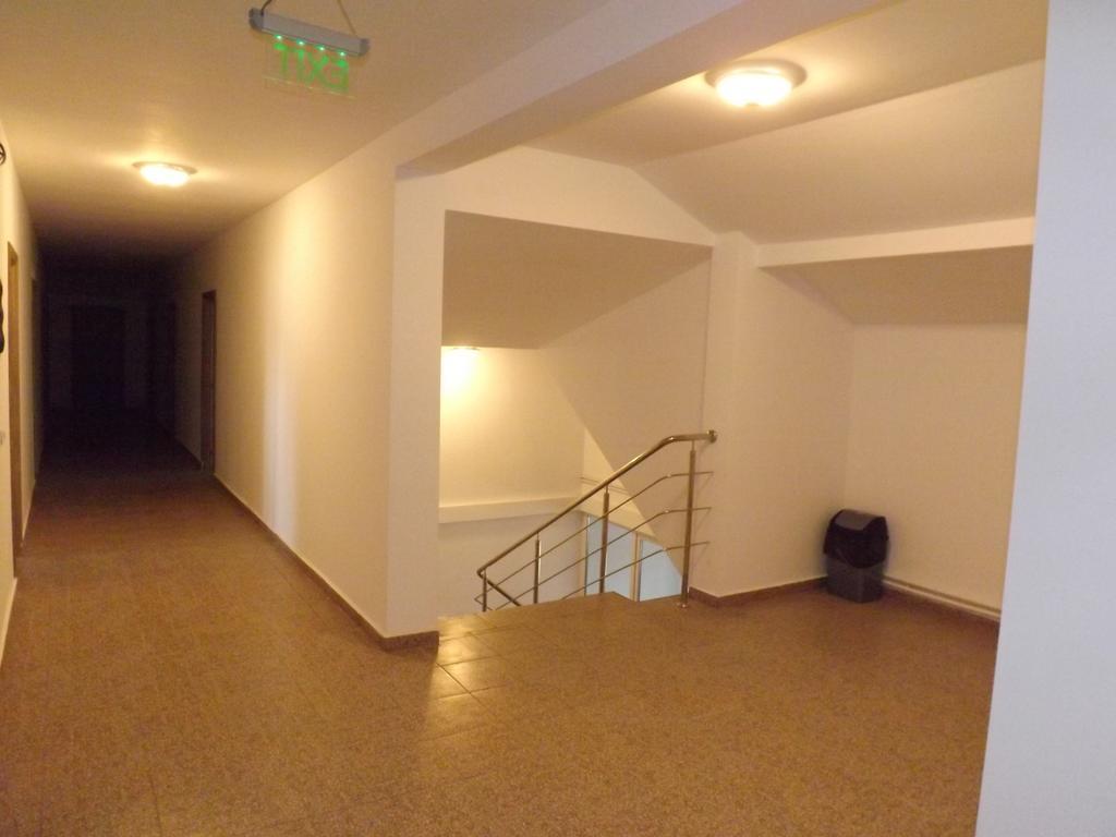 Отель Casa Dobrescu Centura De Nord Крайова Экстерьер фото