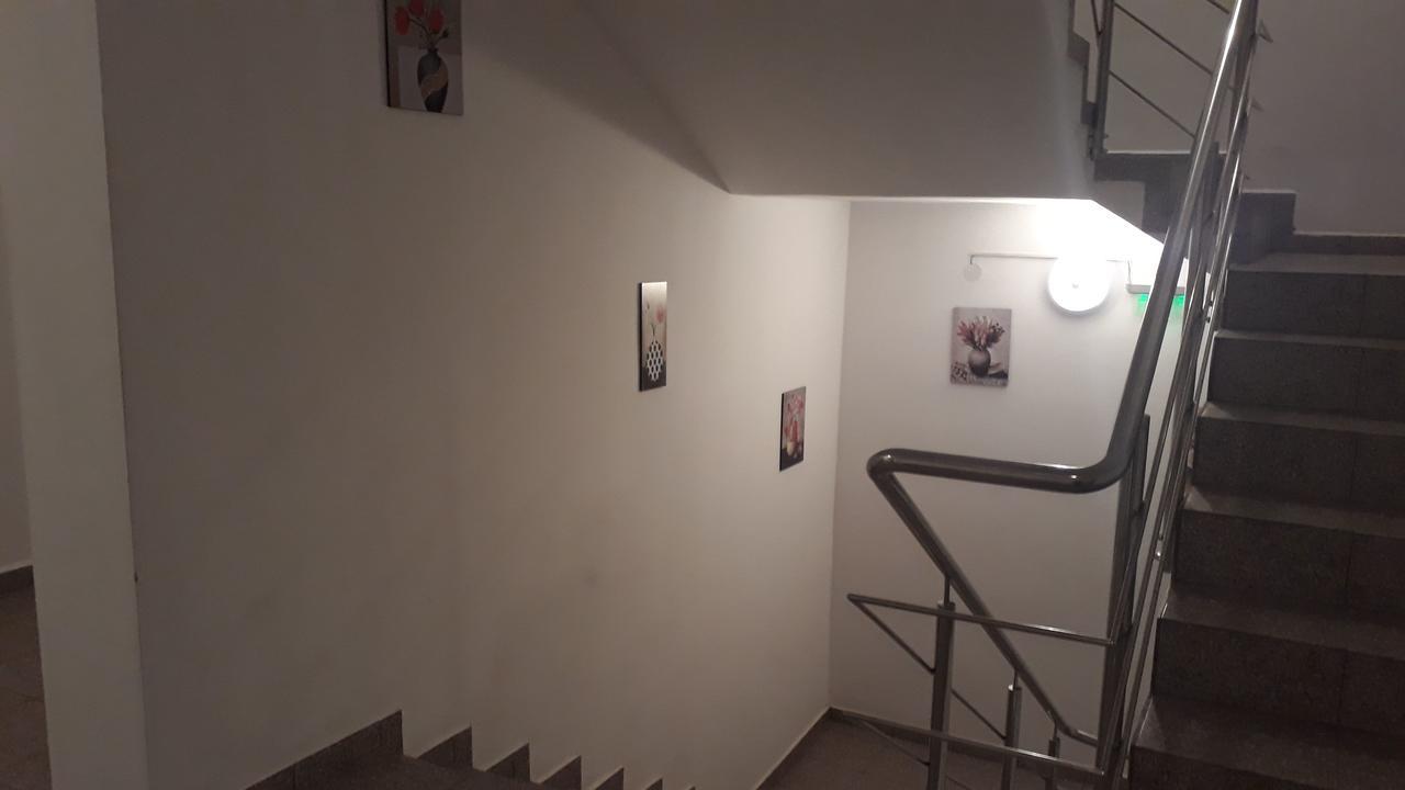 Отель Casa Dobrescu Centura De Nord Крайова Экстерьер фото